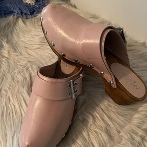 NWB Matisse London pink leather clogs 9